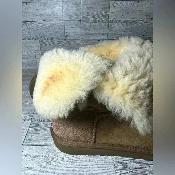 UGG Womens Bailey Button 5991Y Chestnut Brown Sheepskin Boots Sz 7 - Picture 9 of 9